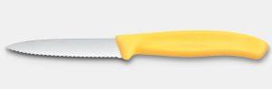 VICTORINOX - SPELUCCHINO CON LAMA SEGHETTATA A PUNTA DA 8CM. MANICO LEMON YELLOW
