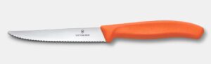 VICTORINOX - COLTELLO DA TAVOLA SEGHETTATO A PUNTA, MANICO ARANCIONE